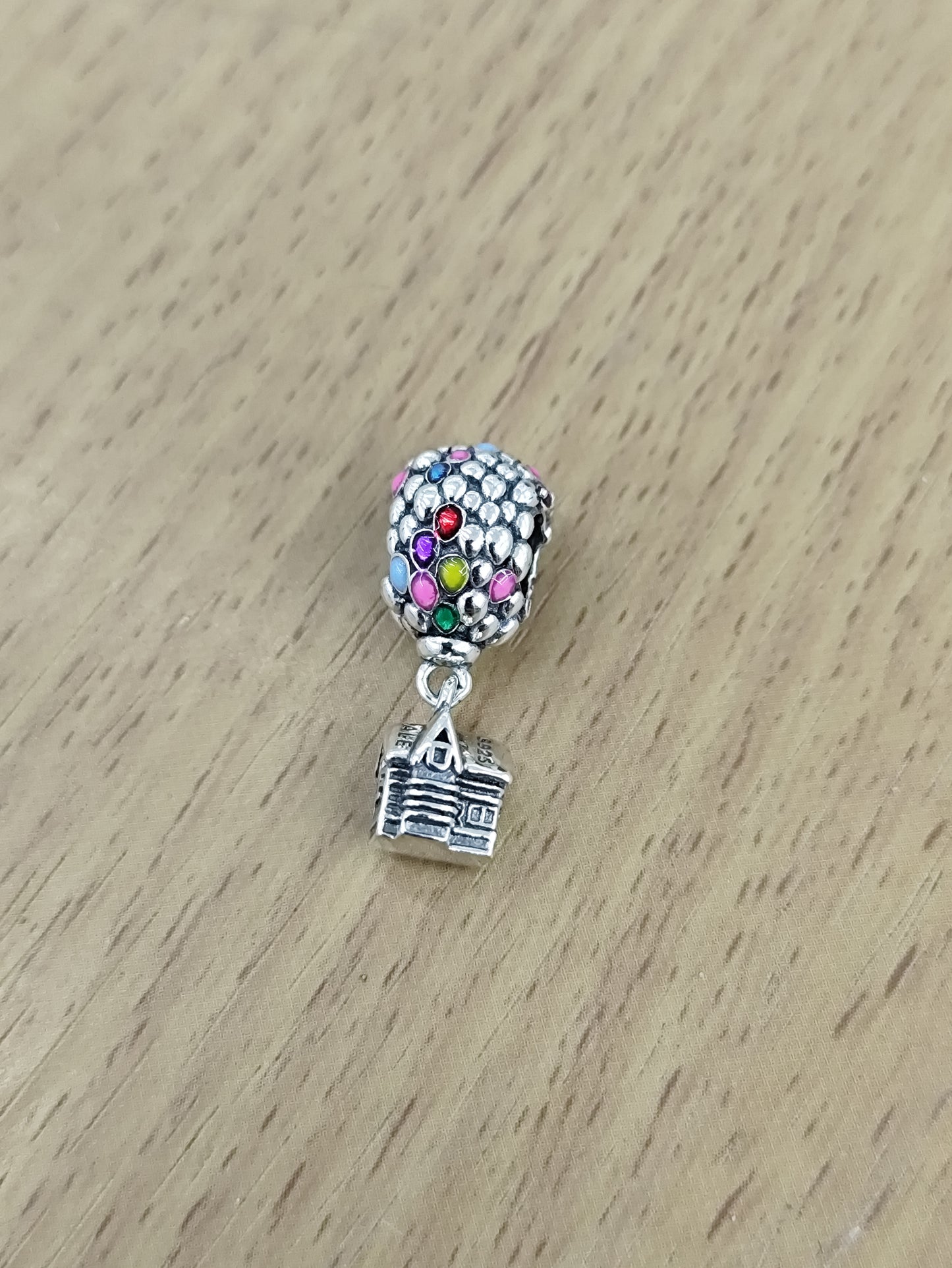 TMPCH002 Dije Charm Pand Casa con Globos Up en Plata Fina .925