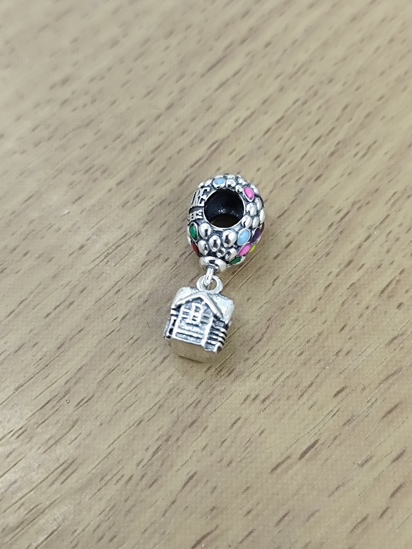TMPCH002 Dije Charm Pand Casa con Globos Up en Plata Fina .925
