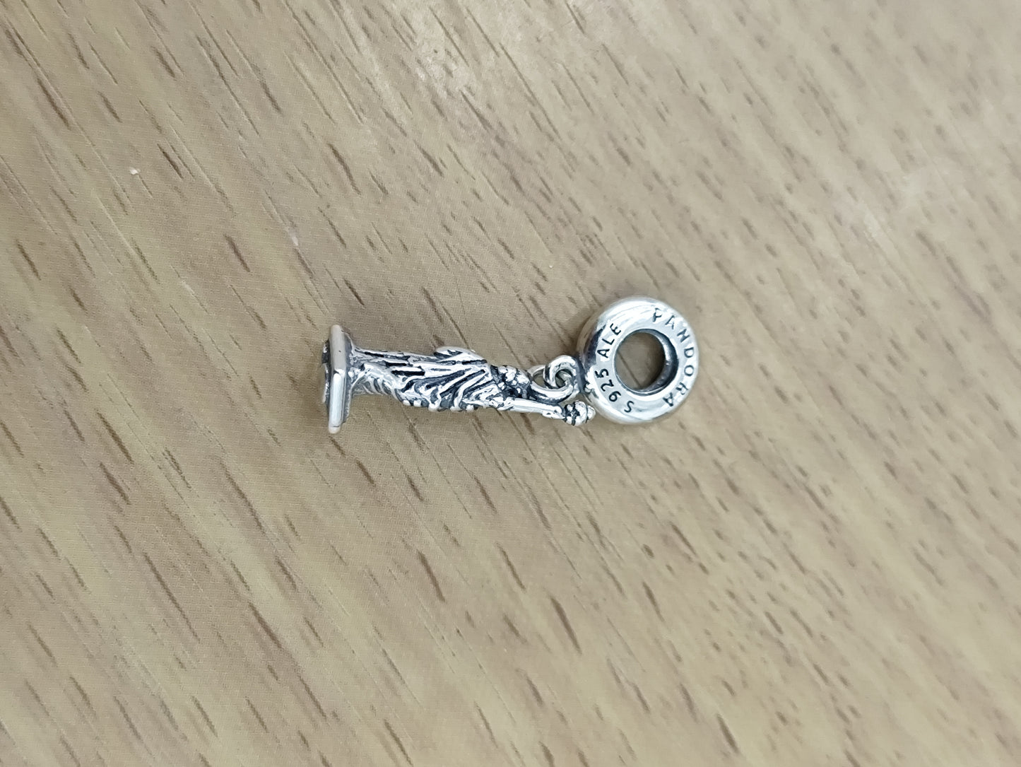 TMPCH015 Dije Charm Pand Estatua de la LIbertad en Plata Fina .925