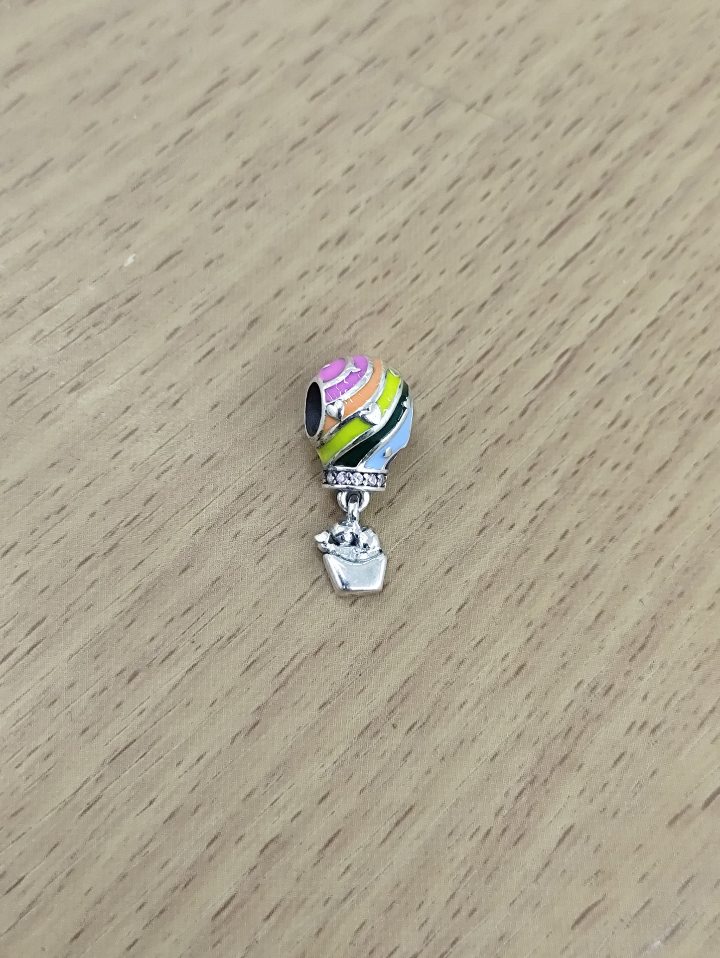 TMPCH018 Dije Charm Pand Globo Aerostático Multicolor Corazones en Plata Fina .925