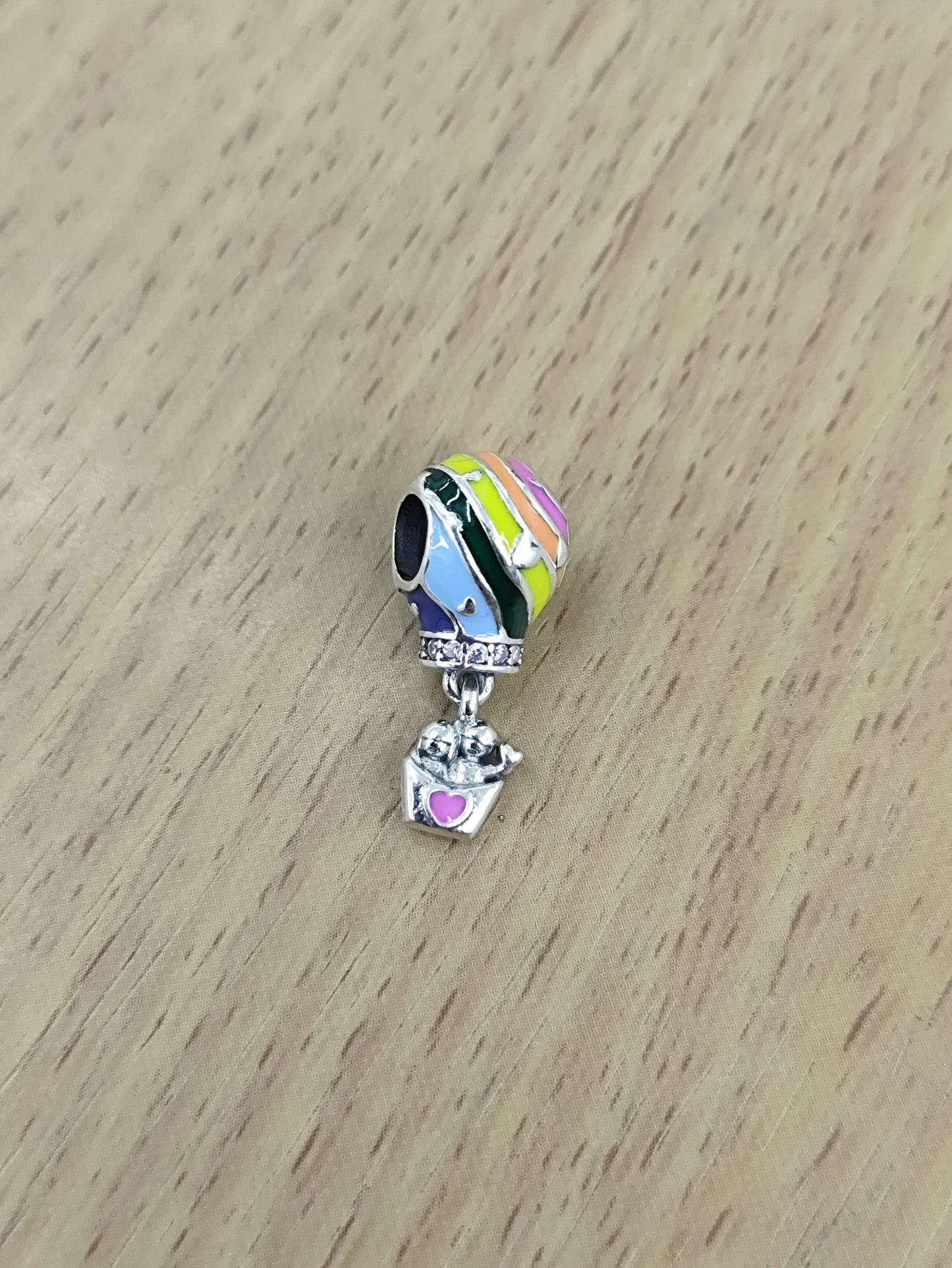 TMPCH018 Dije Charm Pand Globo Aerostático Multicolor Corazones en Plata Fina .925