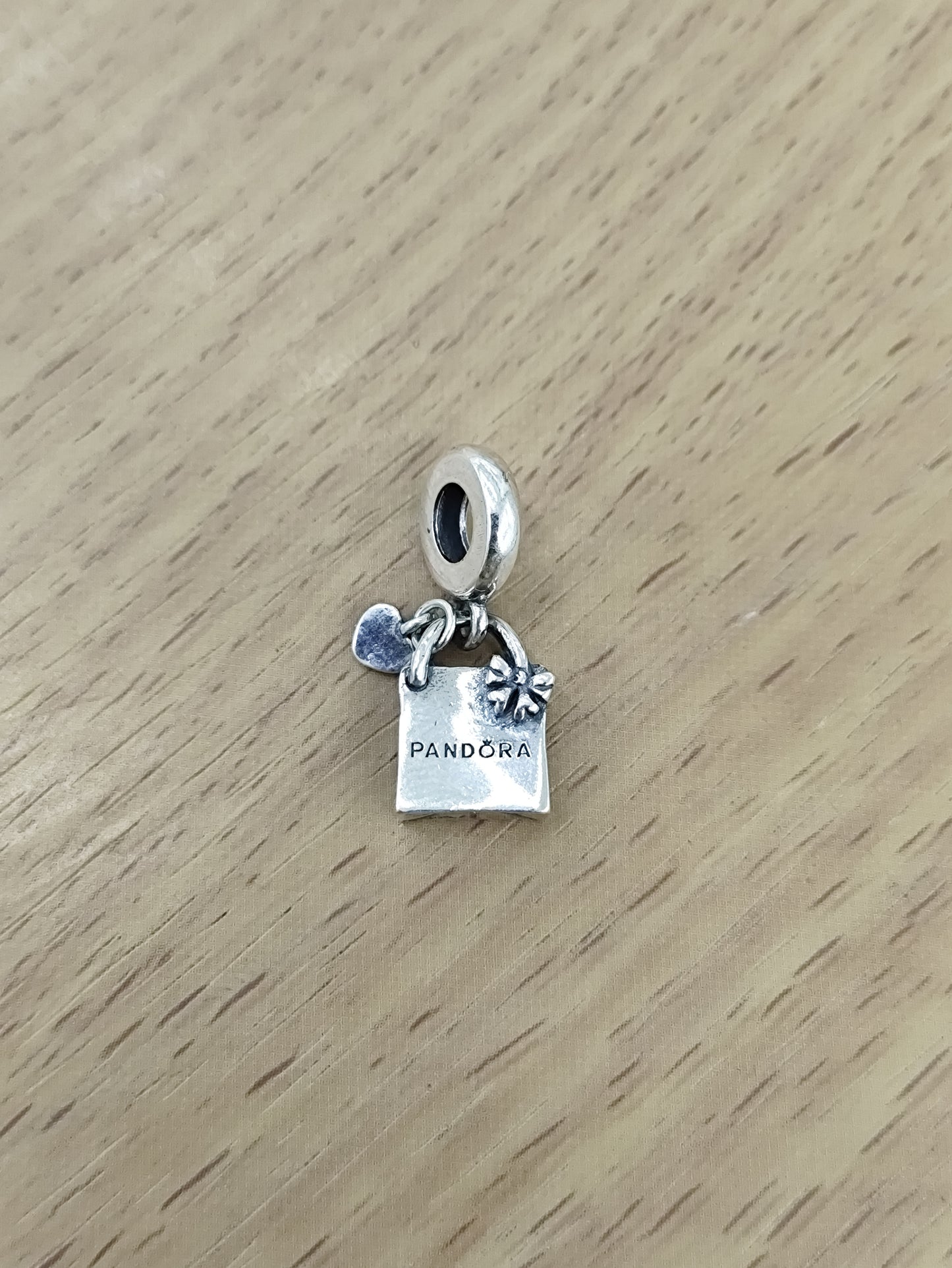 TMPCH025 Dije Charm Pand Bolsa de Regalo Con Moño en Plata Fina .925