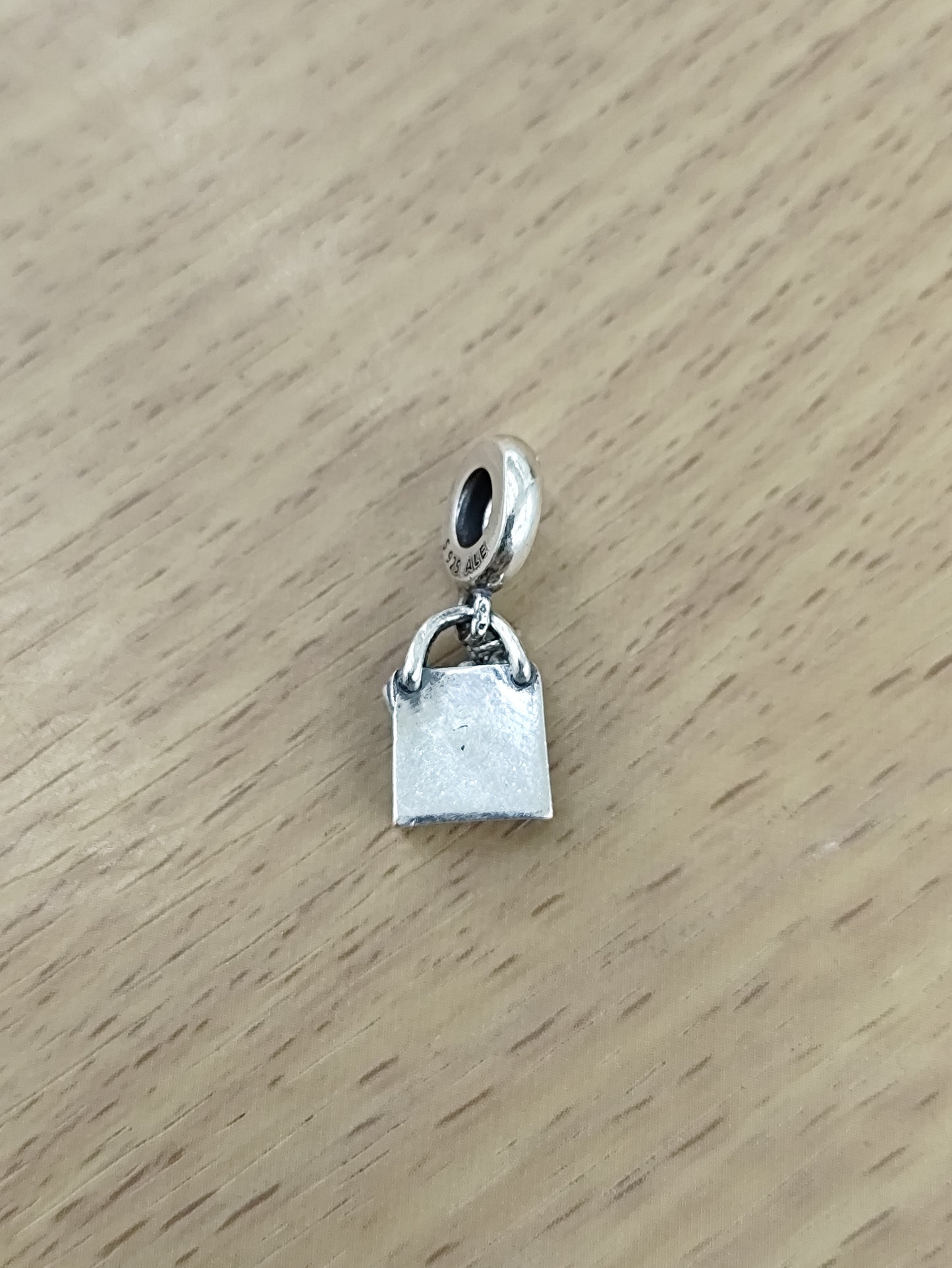 TMPCH025 Dije Charm Pand Bolsa de Regalo Con Moño en Plata Fina .925