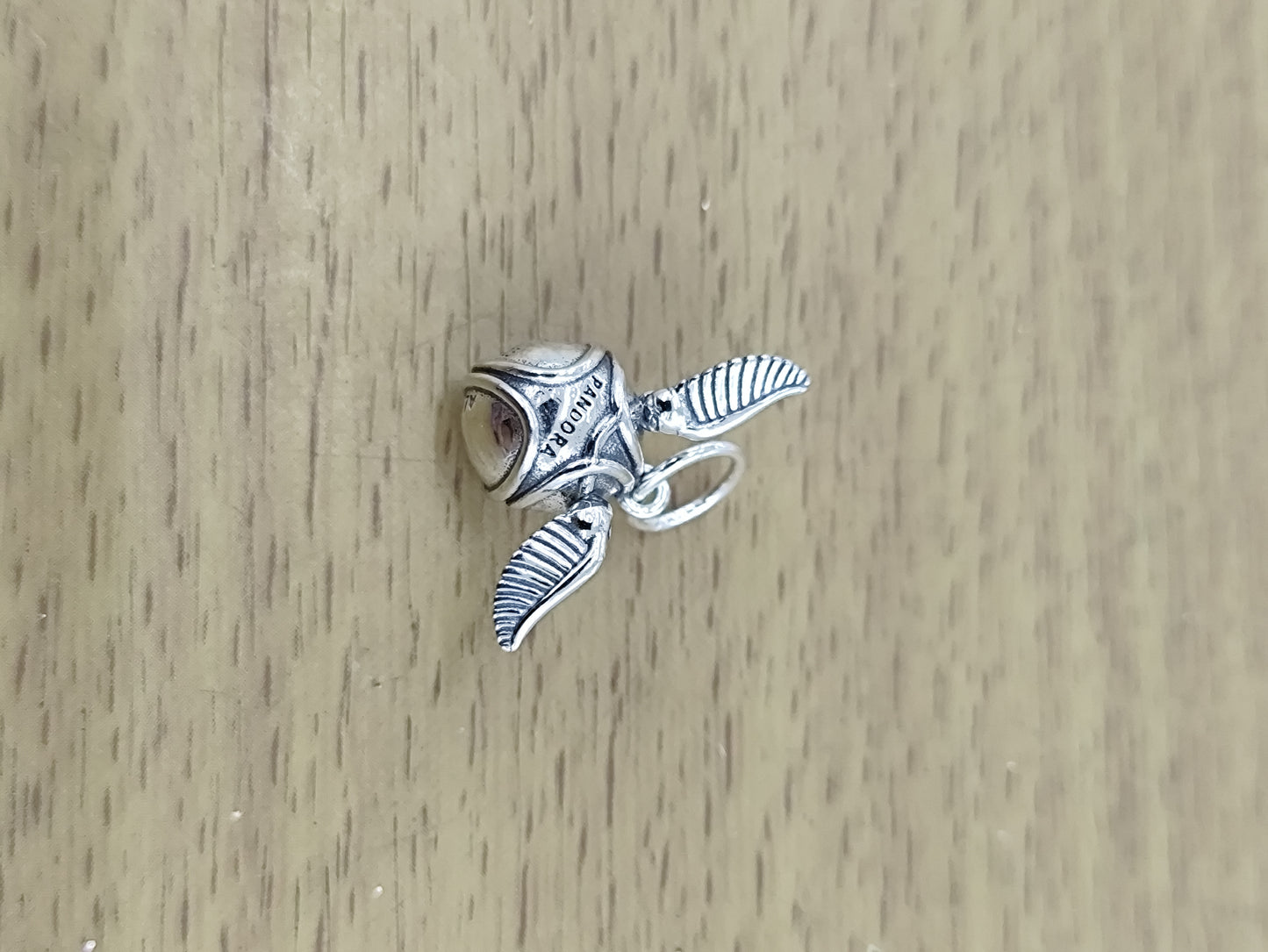 TMPCH050 Dije Charm Pand Harry Potter Snitch en Plata Fina .925