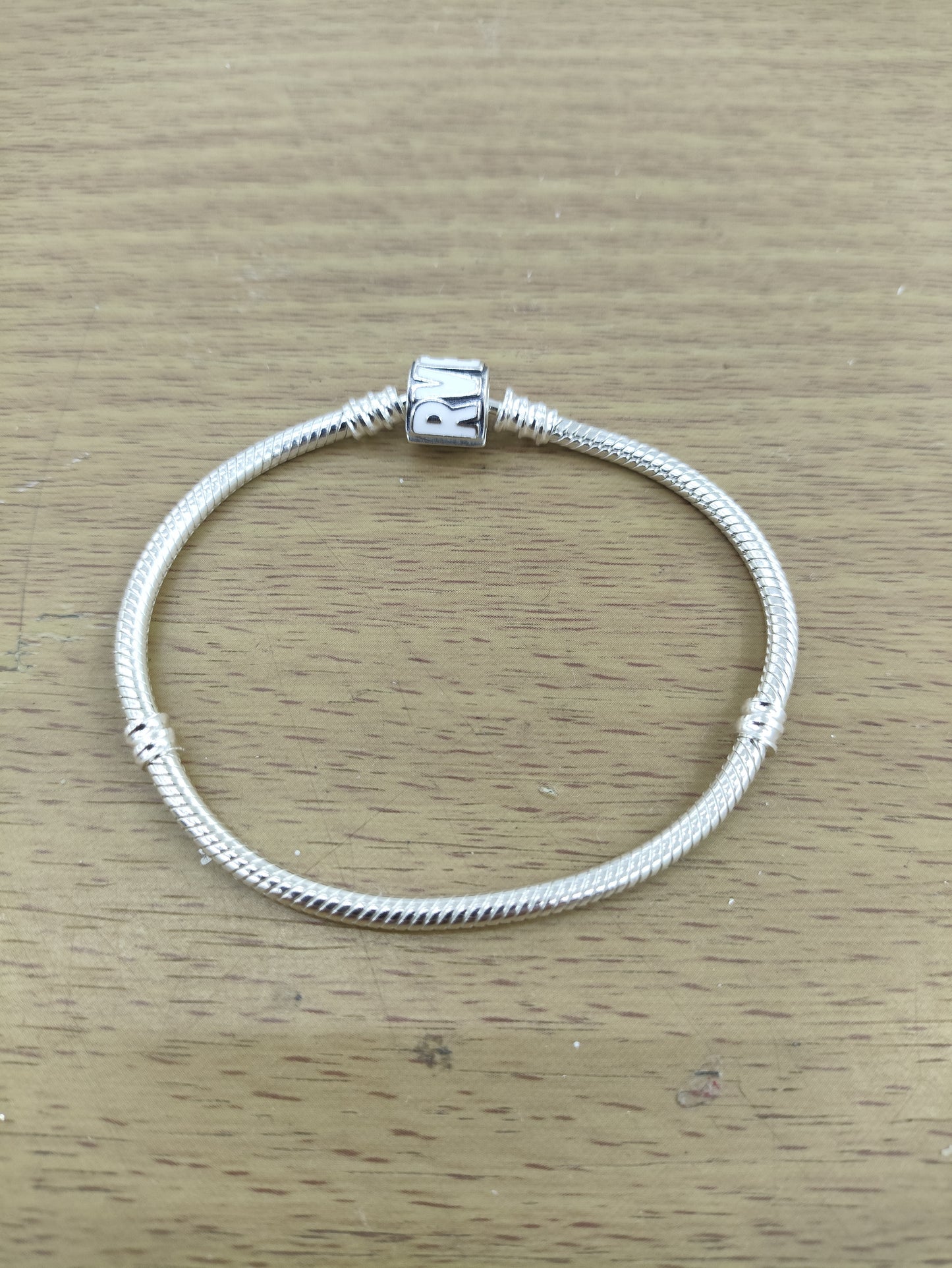 TMPPD025-19 Pulsera Dama Pand Marvel Esmalte Blanco 19 cm en Plata Fina .925