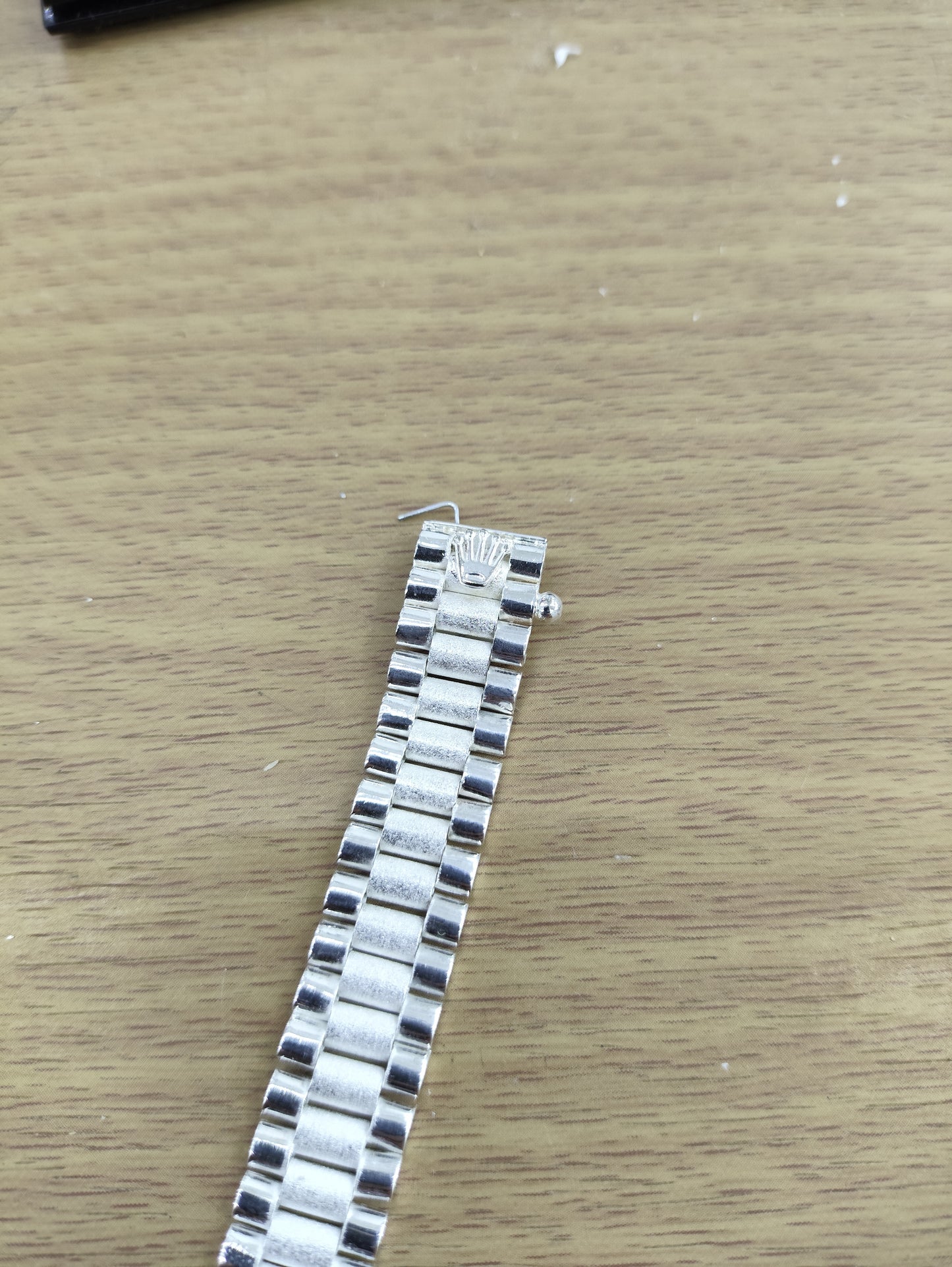 TMPPC006-20 Pulsera Caballero Modelo Rlx 1x1 Centro Ancho 1.1 cm de Ancho x 20 cm de Largo en Plata Fina .925