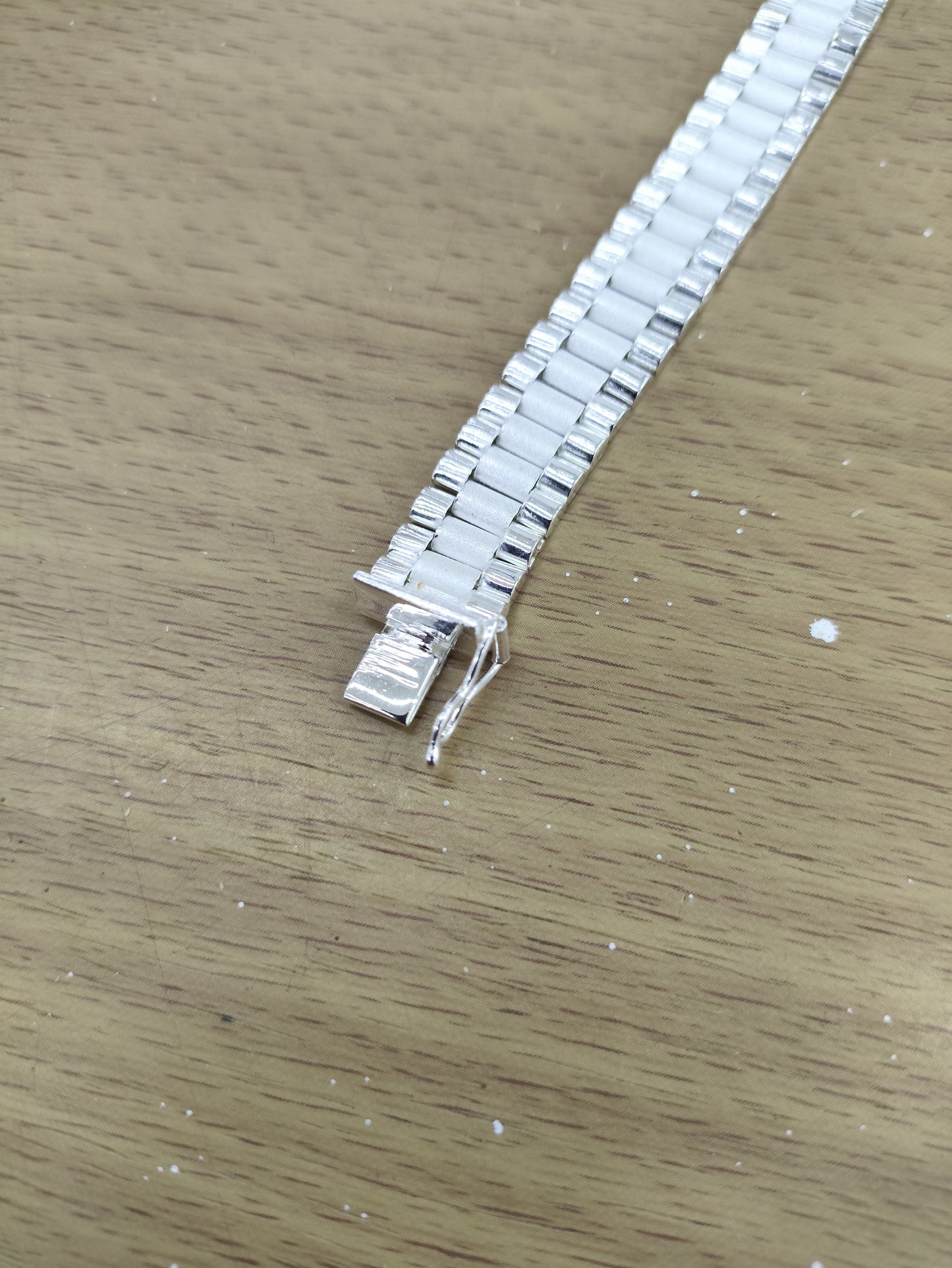 TMPPC006-21 Pulsera Caballero Modelo Rlx 1x1 Centro Ancho 1.1 cm de Ancho x 21 cm de Largo en Plata Fina .925