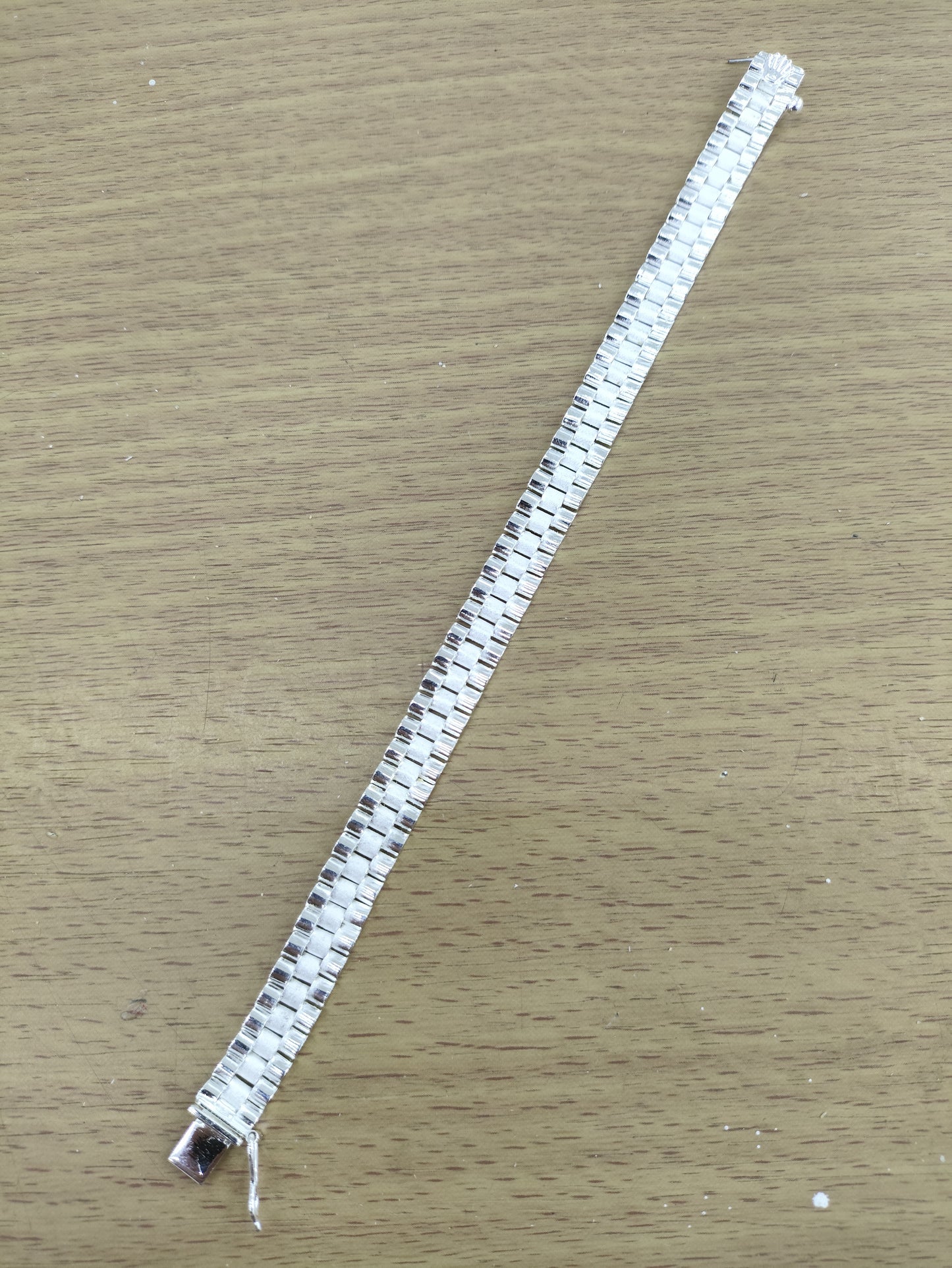 TMPPC007-21 Pulsera Caballero Modelo Rlx 1x1 Centro Corto 8 mm de Ancho x 21 cm de Largo en Plata Fina .925