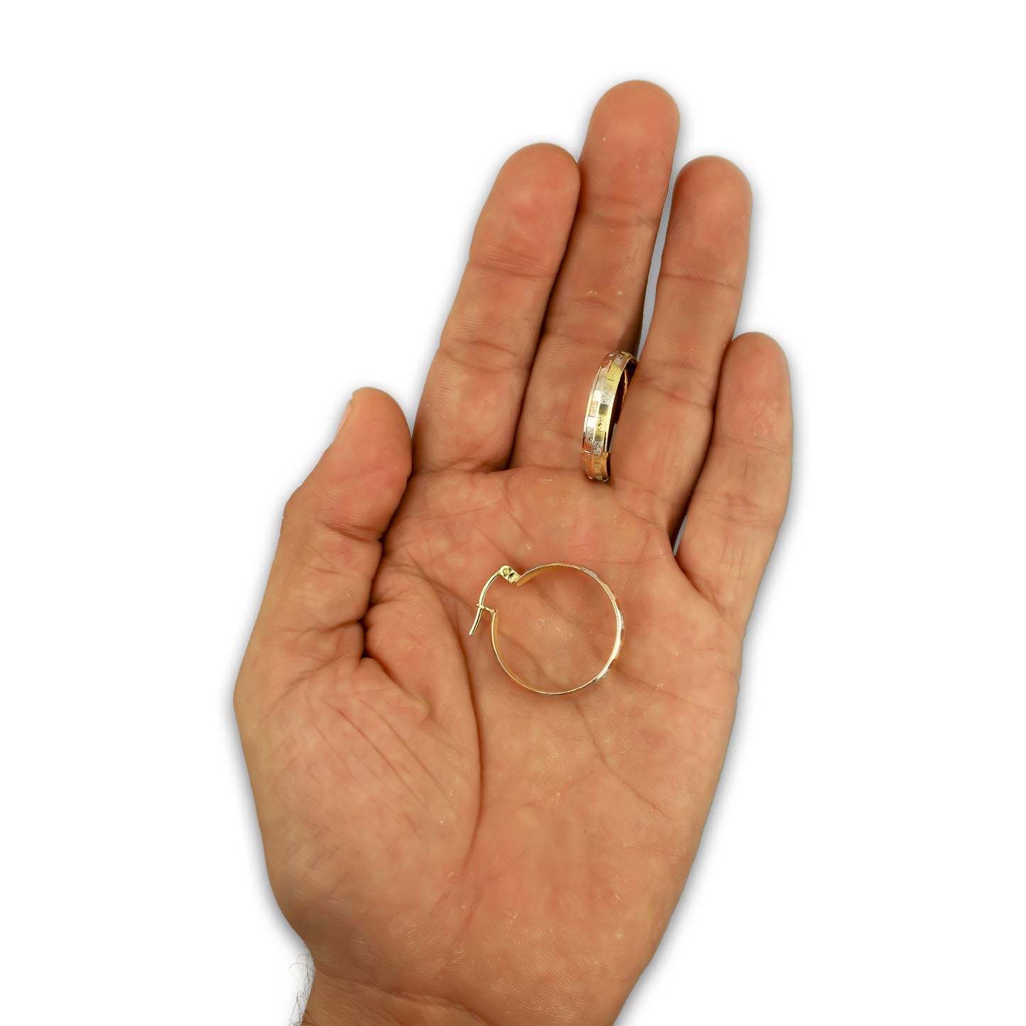 NR14AR012 Arete Arracada Oro Sólido 14K Florentino Diamantado Ancho 4.5 mm DIámetro 2.3 cm