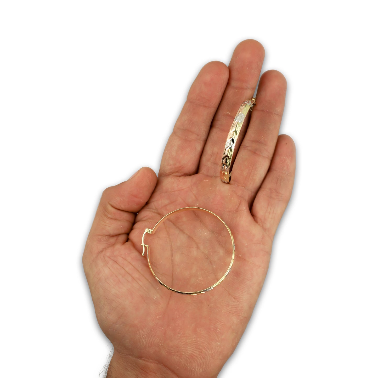 NR14AR015 Arete Arracada Oro Sólido 14K Florentino Diamantado Ancho 4.5 mm DIámetro 4.3 cm