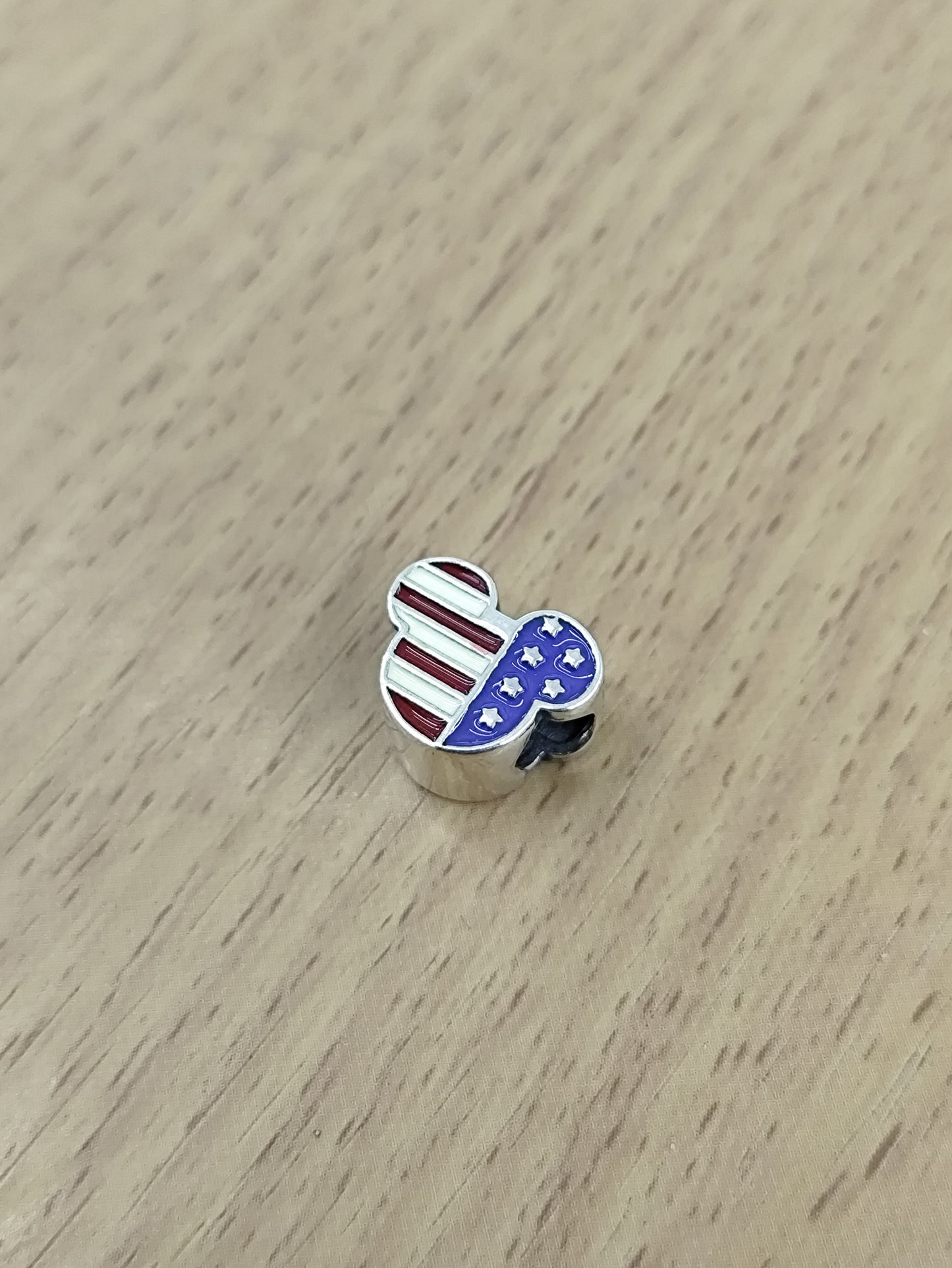 TMPCH001 Dije Charm Pand Mickey USA en Plata Fina .925