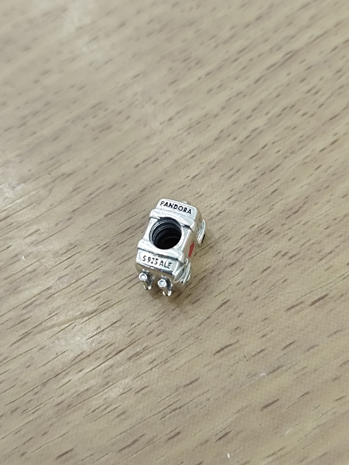 TMPCH008 Dije Charm Pand Maleta Vacay Mode en Plata Fina .925