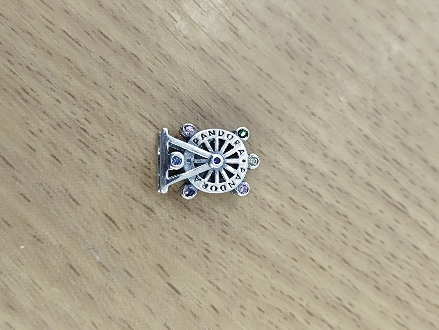 TMPCH014 Dije Charm Pand Rueda de la Fortuna Multicolor en Plata Fina .925