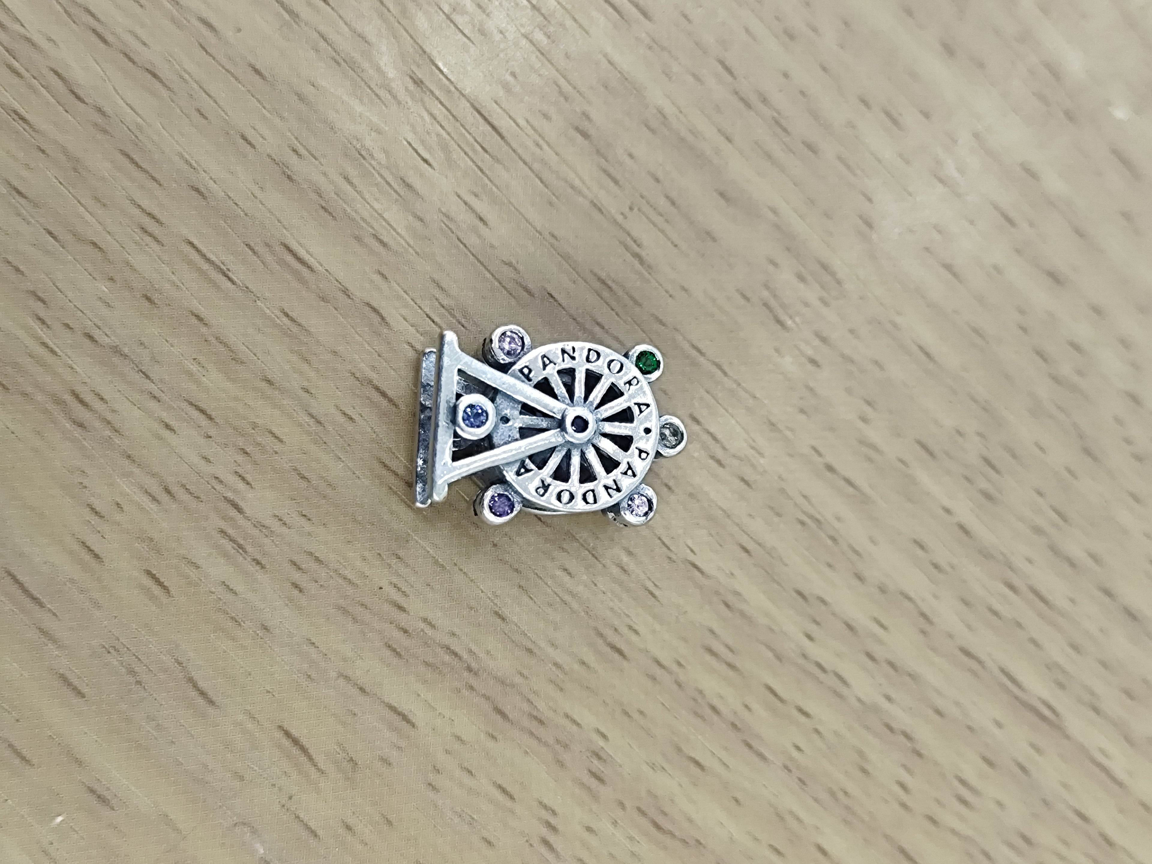 TMPCH014 Dije Charm Pand Rueda de la Fortuna Multicolor en Plata Fina .925