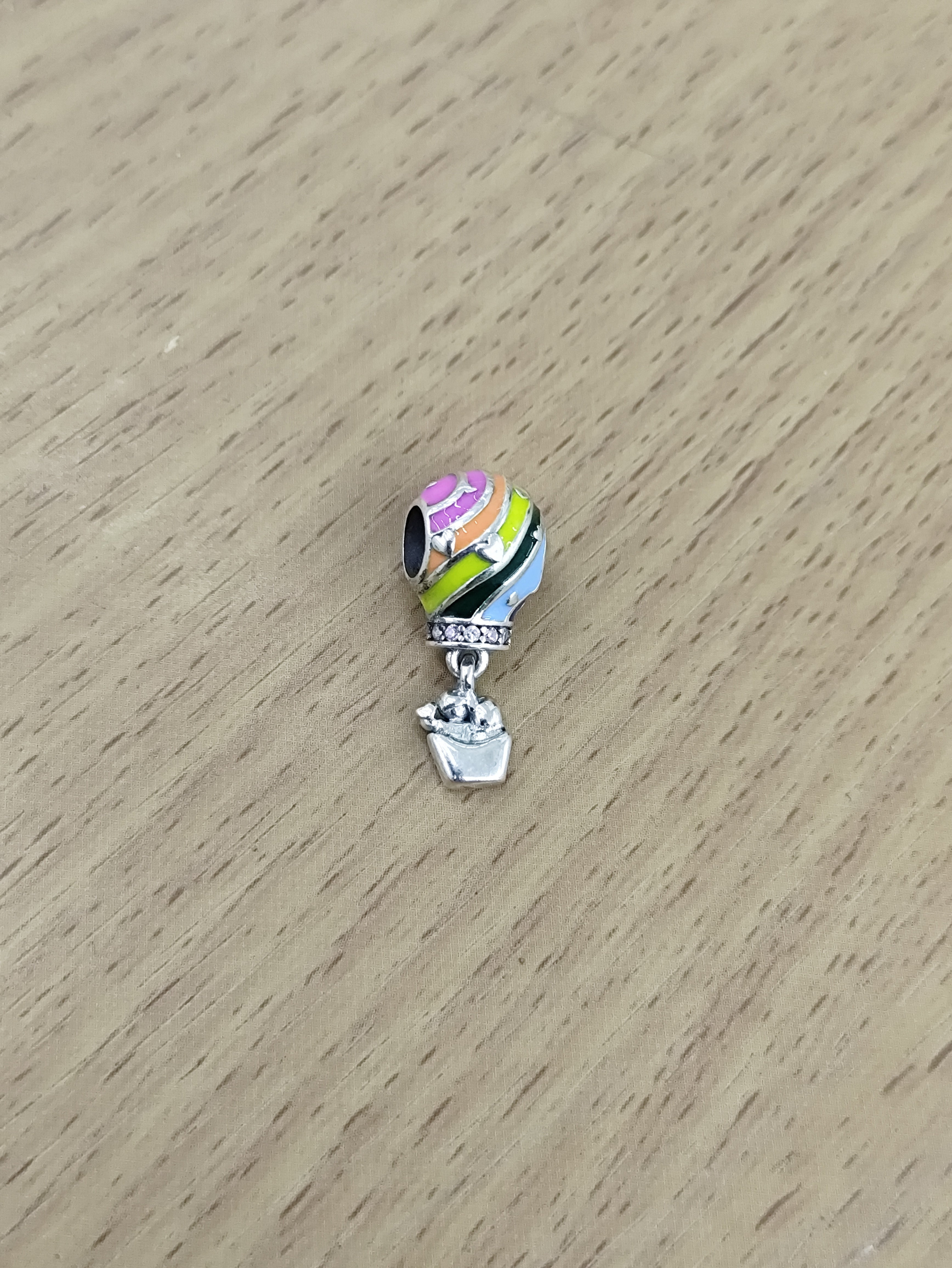TMPCH018 Dije Charm Pand Globo Aerostático Multicolor Corazones en Plata Fina .925