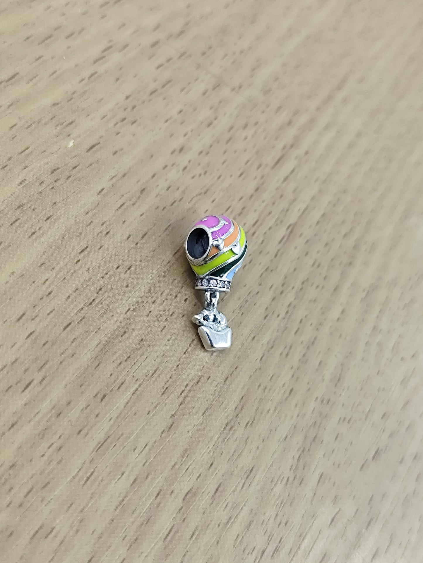 TMPCH018 Dije Charm Pand Globo Aerostático Multicolor Corazones en Plata Fina .925