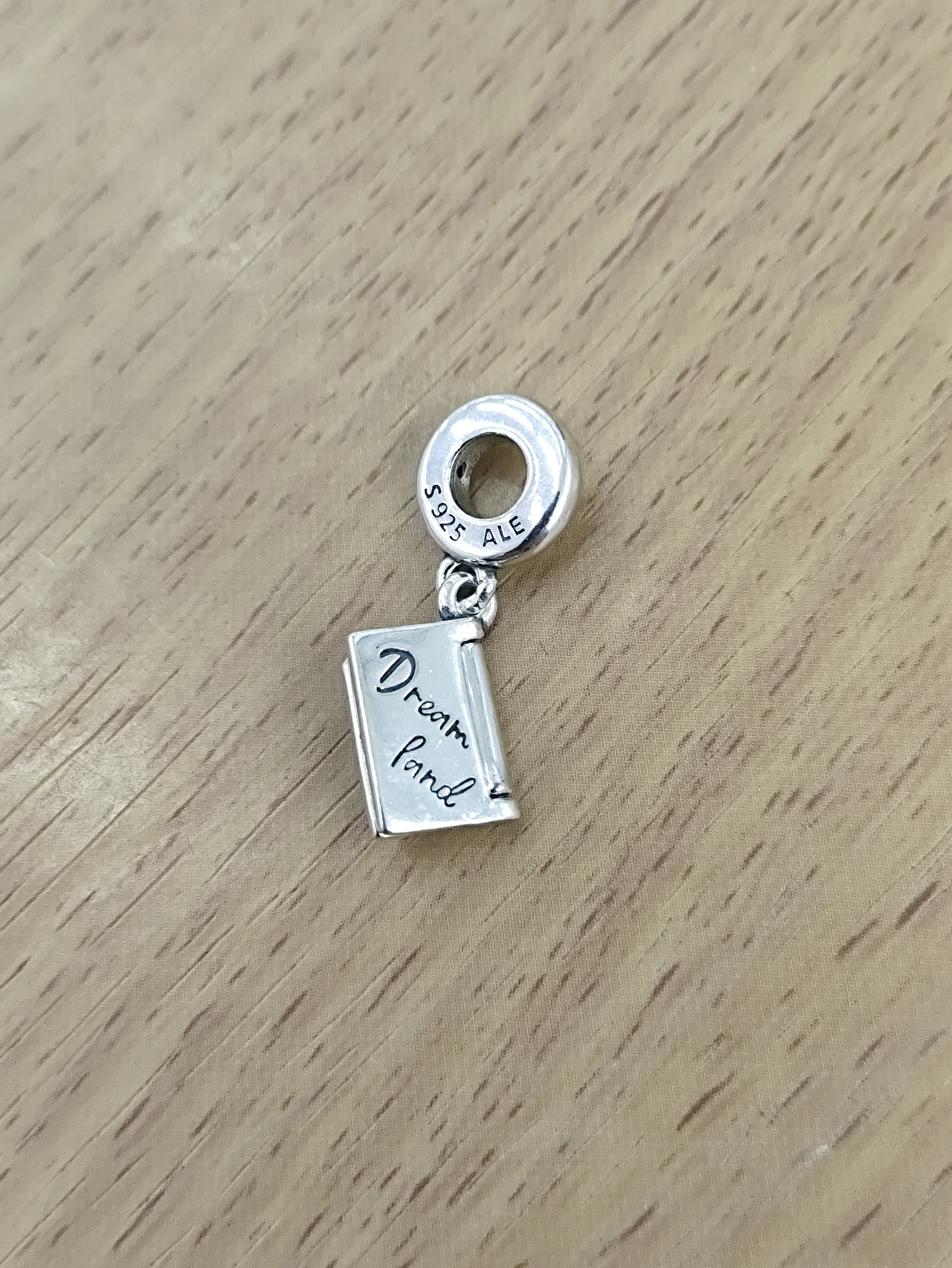 TMPCH019 Dije Charm Pand Pasaporte Piedra Azul en Plata Fina .925