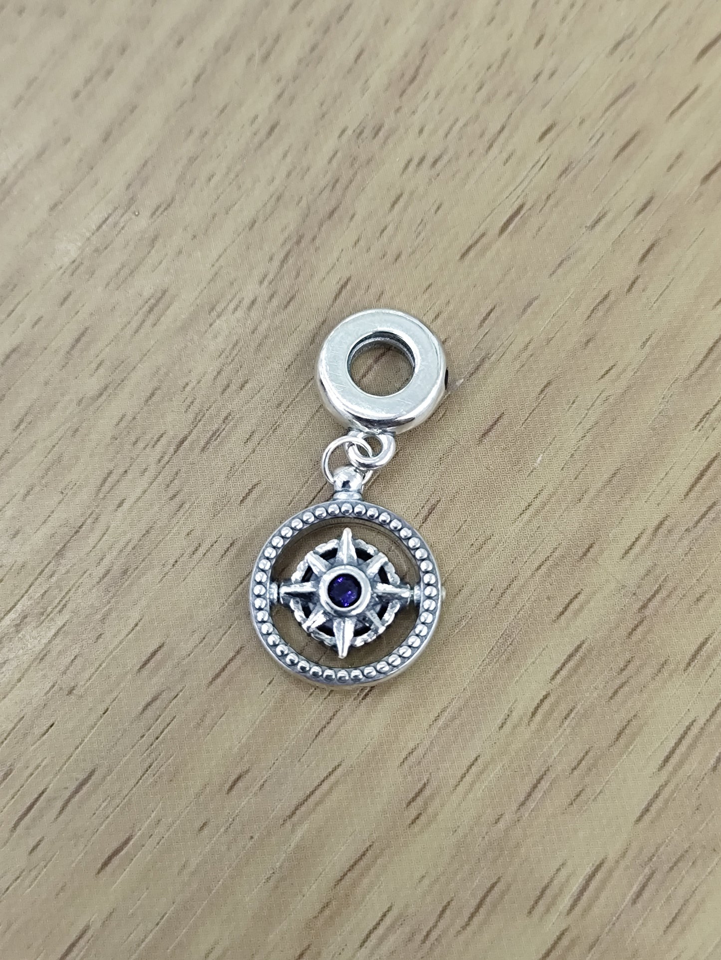 TMPCH023 Dije Charm Pand Brújula Corazón con Zirconia Morada en Plata Fina .925