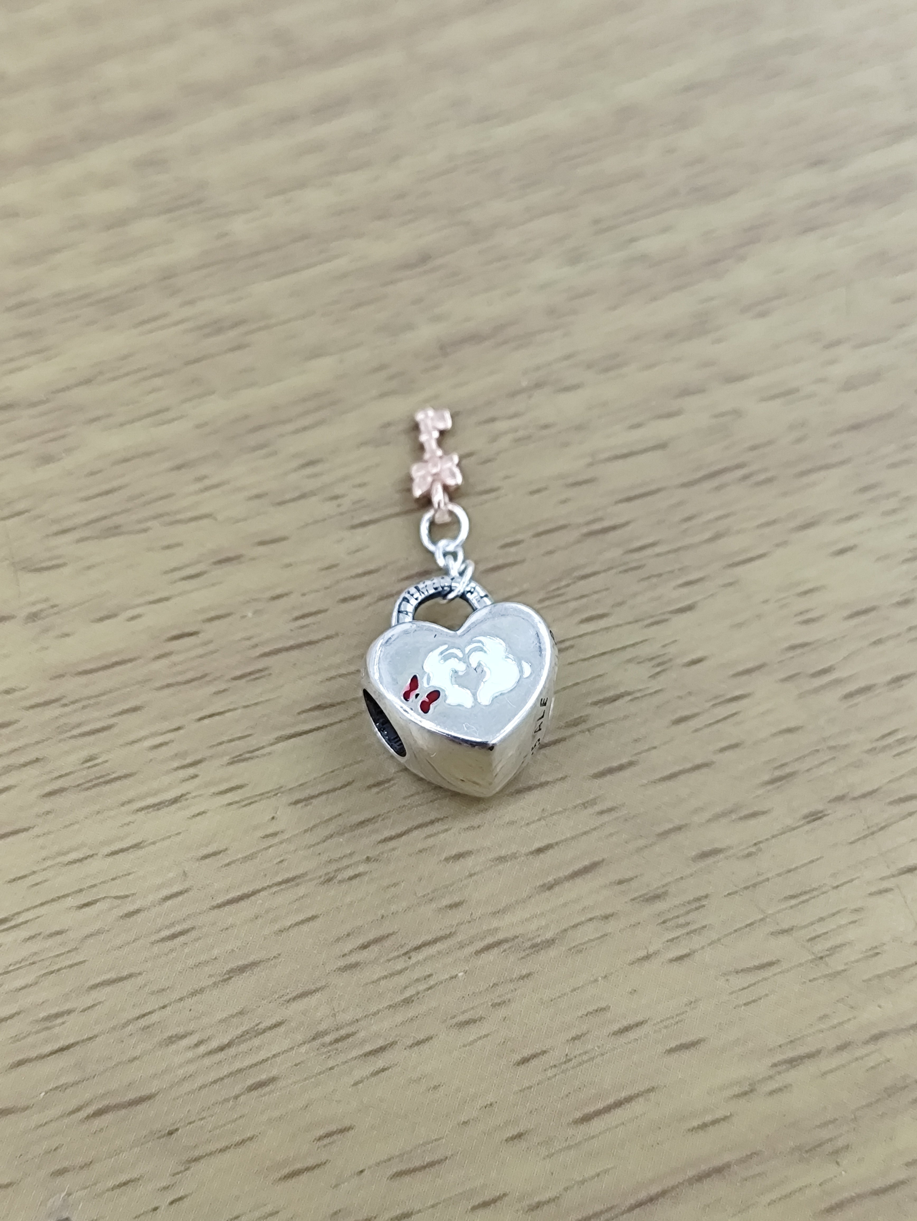 TMPCH027 Dije Charm Pand Corazón con Llave Minnie y Mickey en Plata Fina .925