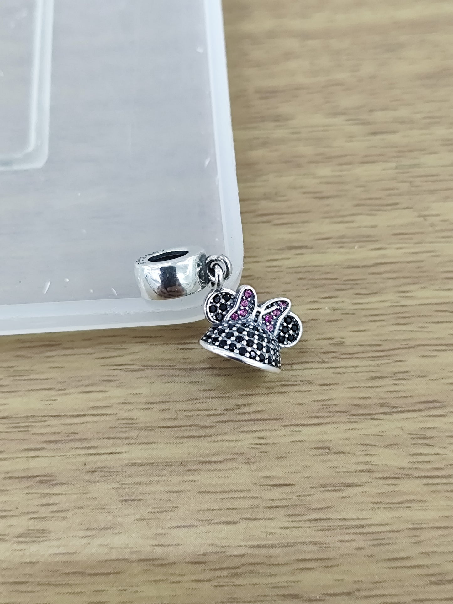 TMPCH032 Dije Charm Pand Gorrito Disney Minnie con ZIrconias en Plata Fina .925