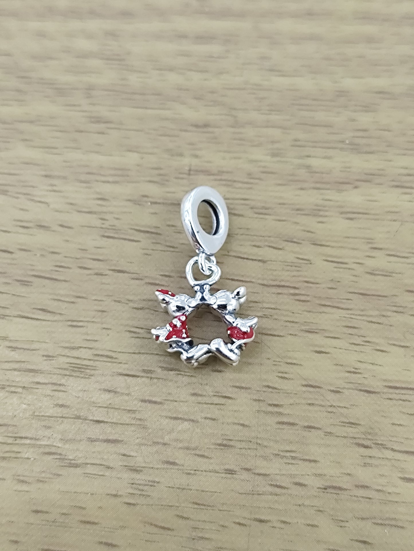 TMPCH034 Dije Charm Pand Mickey y Minnie 3D Kissing en Plata Fina .925