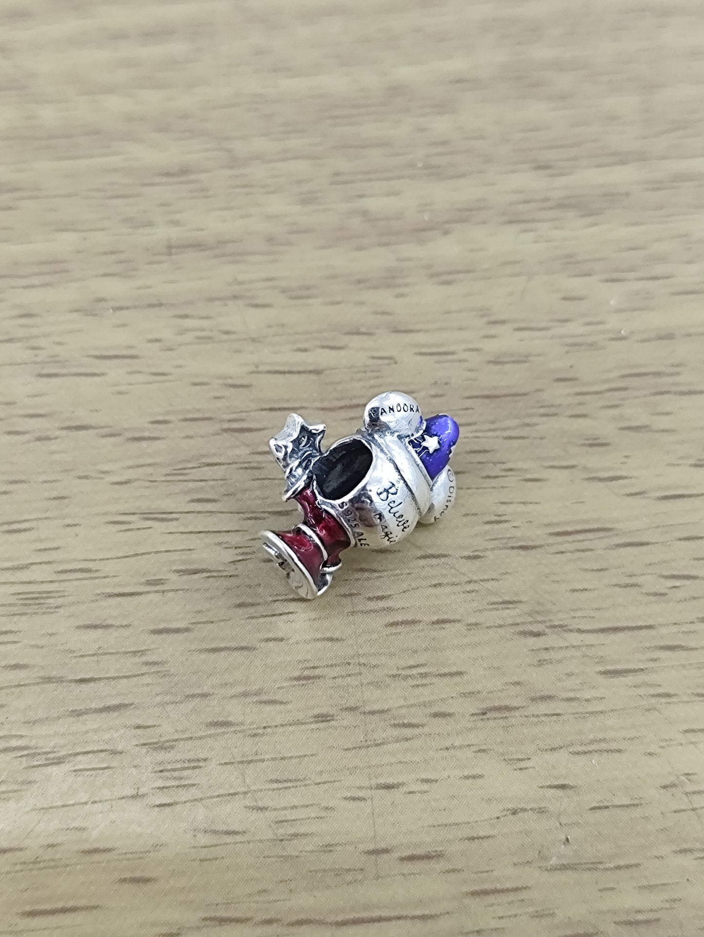 TMPCH035 Dije Charm Pand Mickey Mago en Plata Fina .925