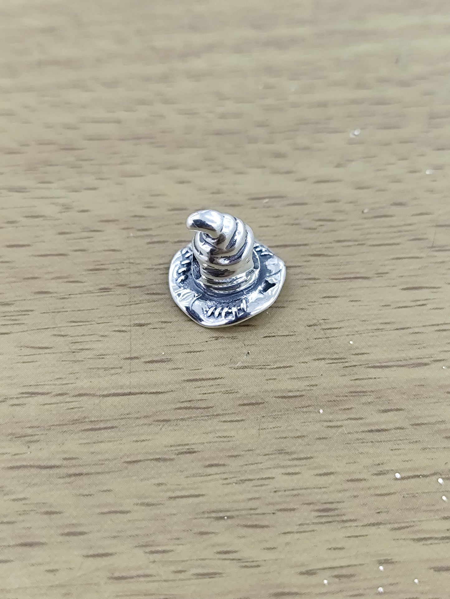 TMPCH049 Dije Charm Pand Harry Potter Sombrero Seleccionador en Plata Fina .925