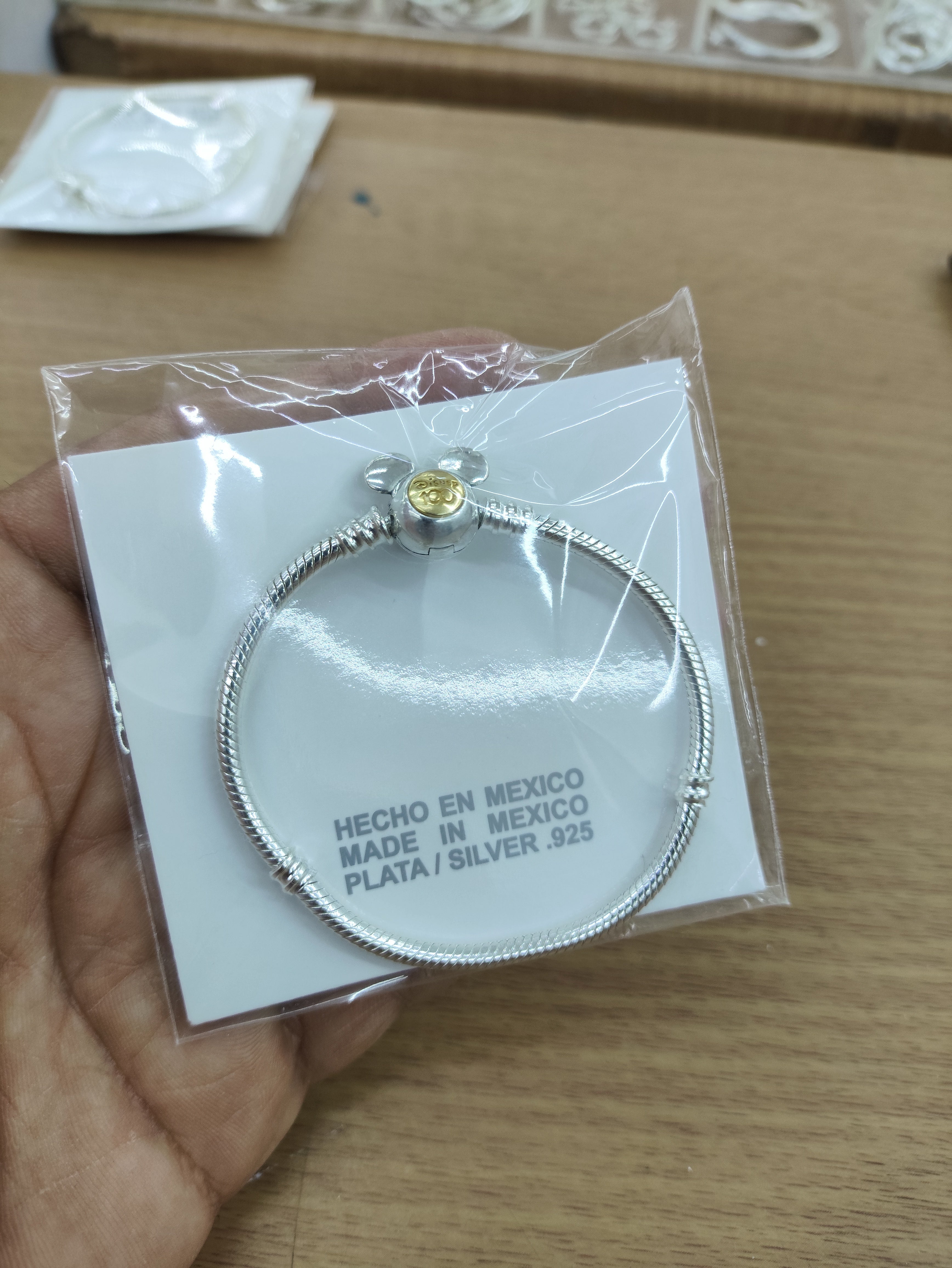 TMPPD020-17 Pulsera Dama Pand Mickey Centro Dorado 17 cm en Plata Fina .925