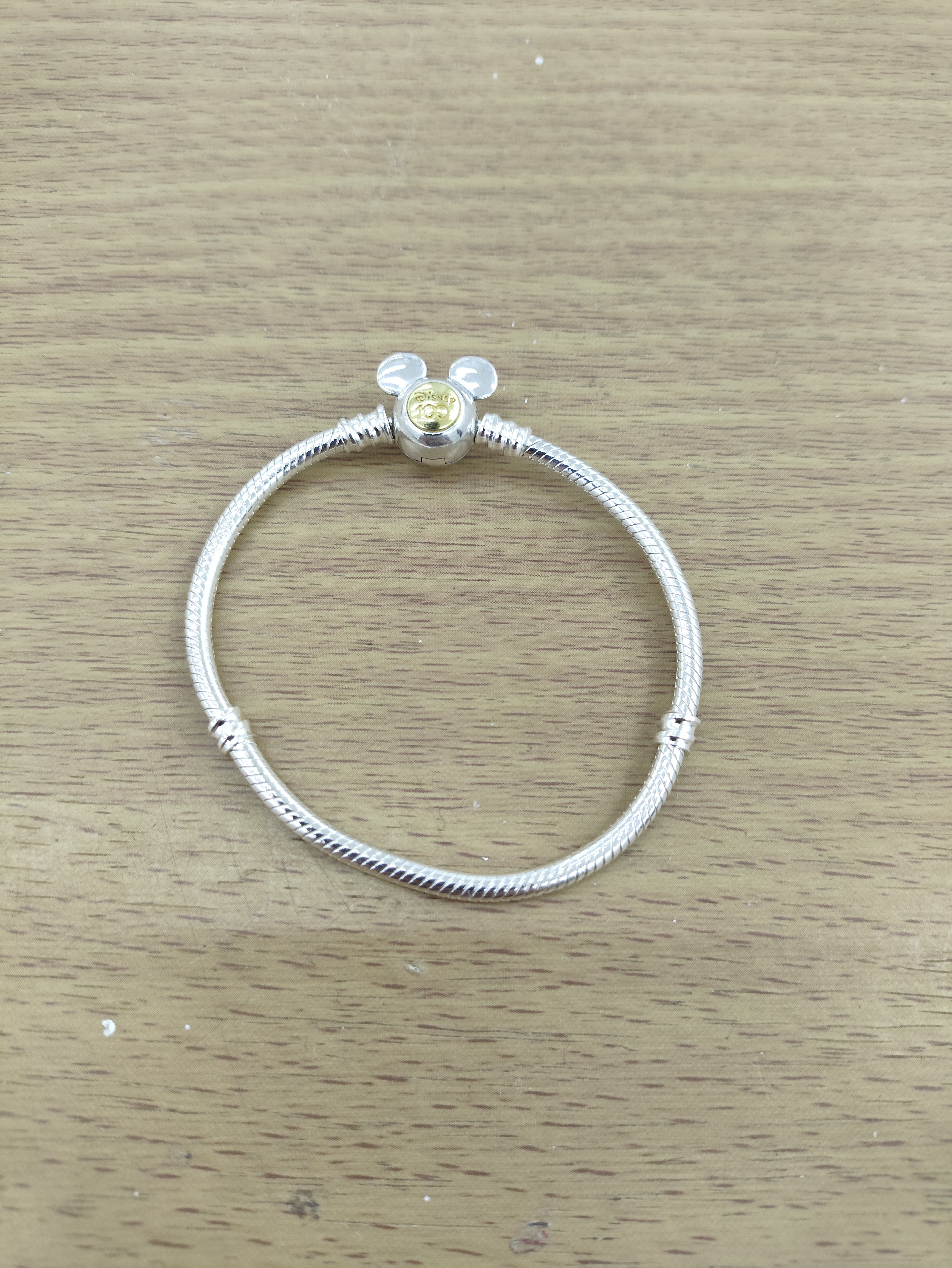 TMPPD020-17 Pulsera Dama Pand Mickey Centro Dorado 17 cm en Plata Fina .925
