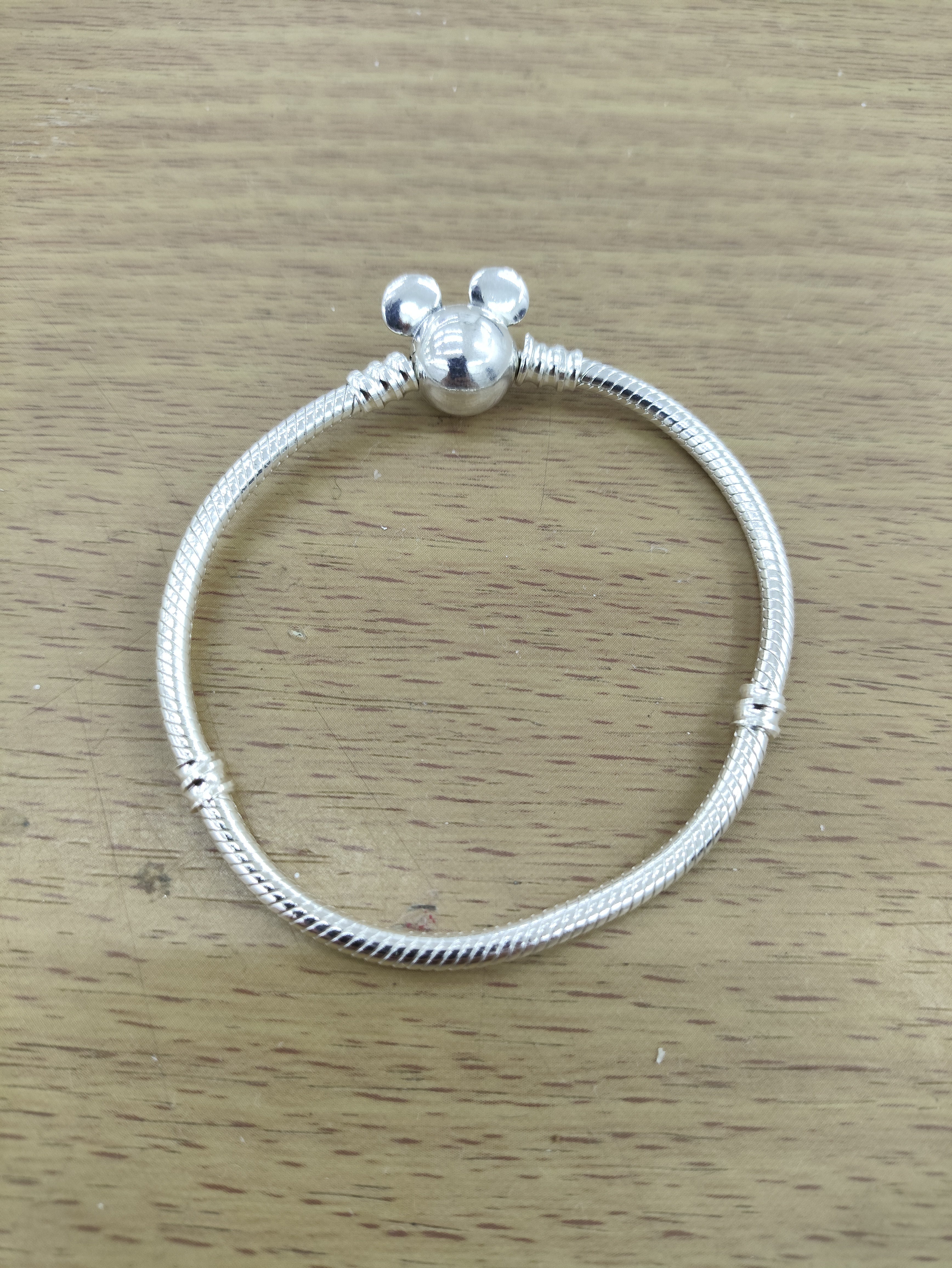 TMPPD020-17 Pulsera Dama Pand Mickey Centro Dorado 17 cm en Plata Fina .925