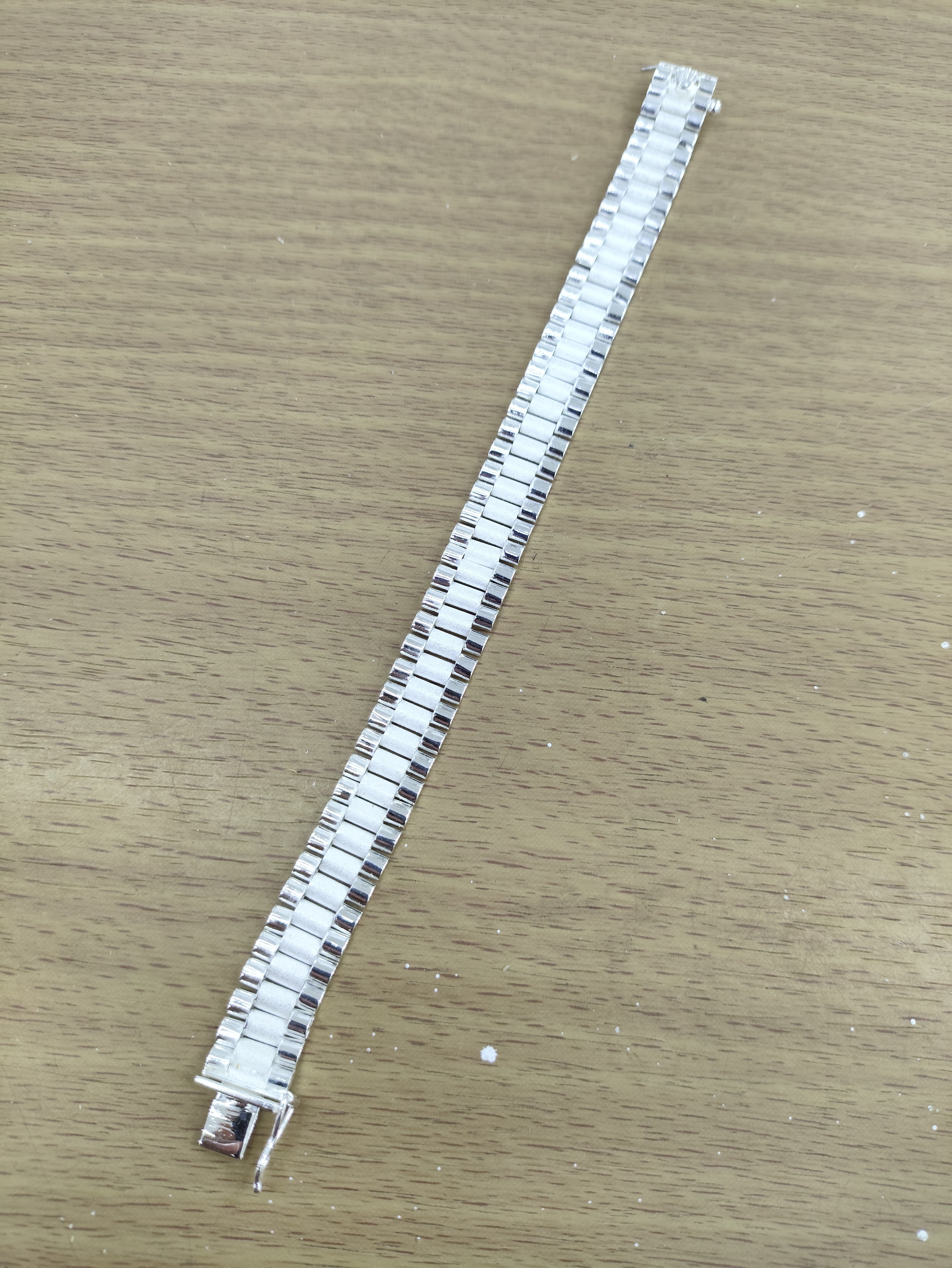 TMPPC006-21 Pulsera Caballero Modelo Rlx 1x1 Centro Ancho 1.1 cm de Ancho x 21 cm de Largo en Plata Fina .925