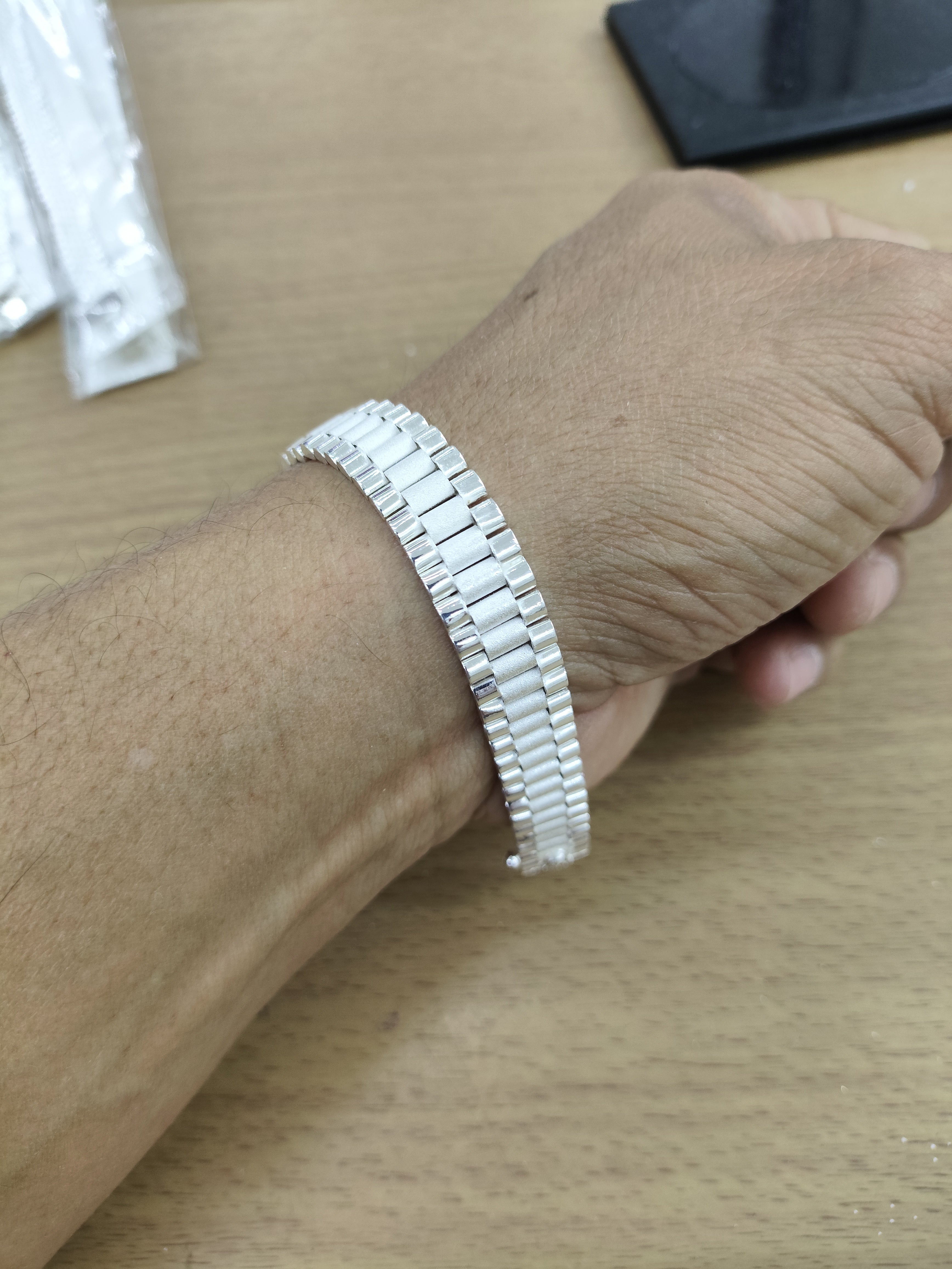 TMPPC006-19 Pulsera Caballero Modelo Rlx 1x1 Centro Ancho 1.1 cm de Ancho x 19 cm de Largo en Plata Fina .925
