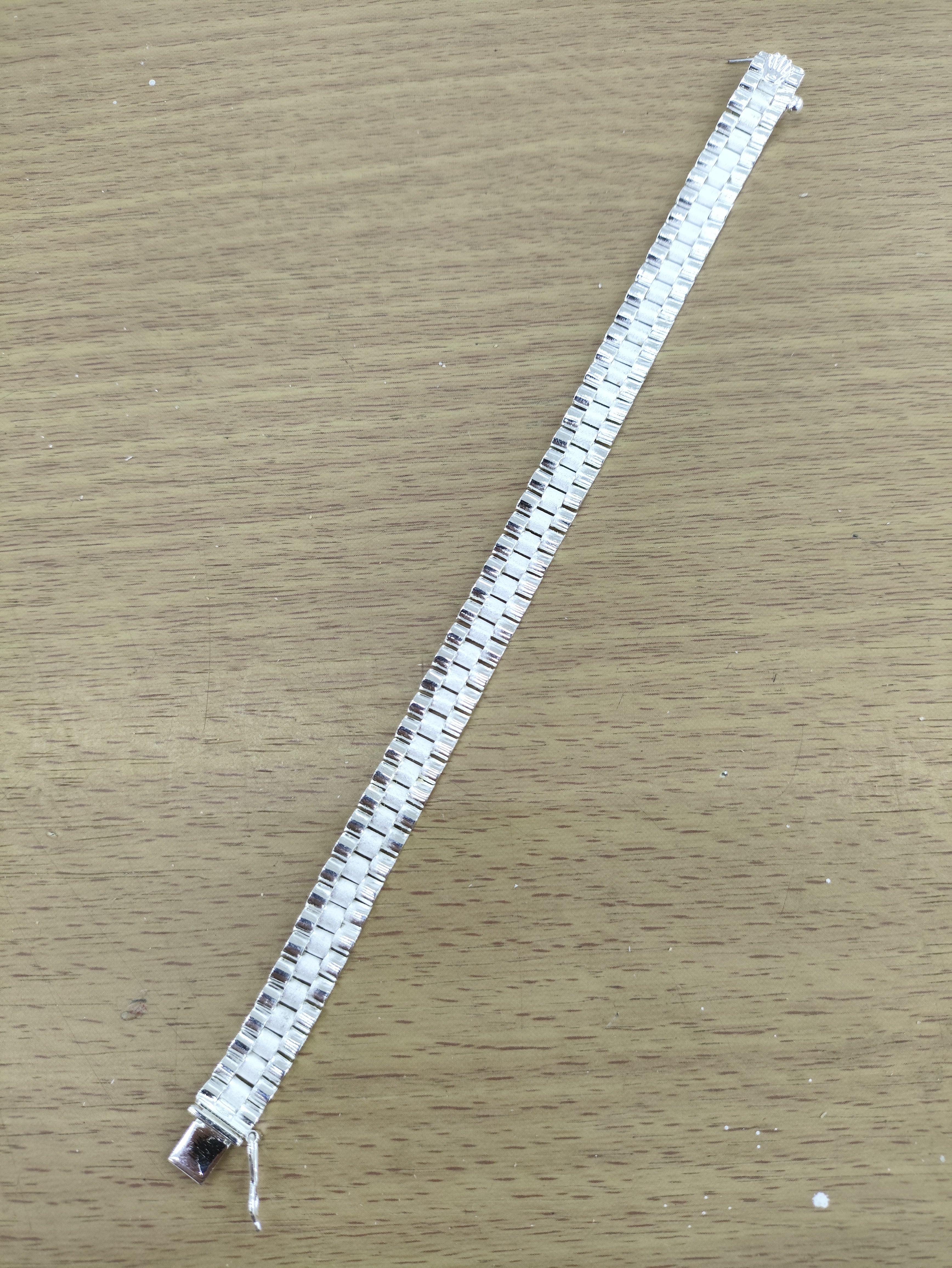 TMPPC007-19 Pulsera Caballero Modelo Rlx 1x1 Centro Corto 8 mm de Ancho x 19 cm de Largo en Plata Fina .925