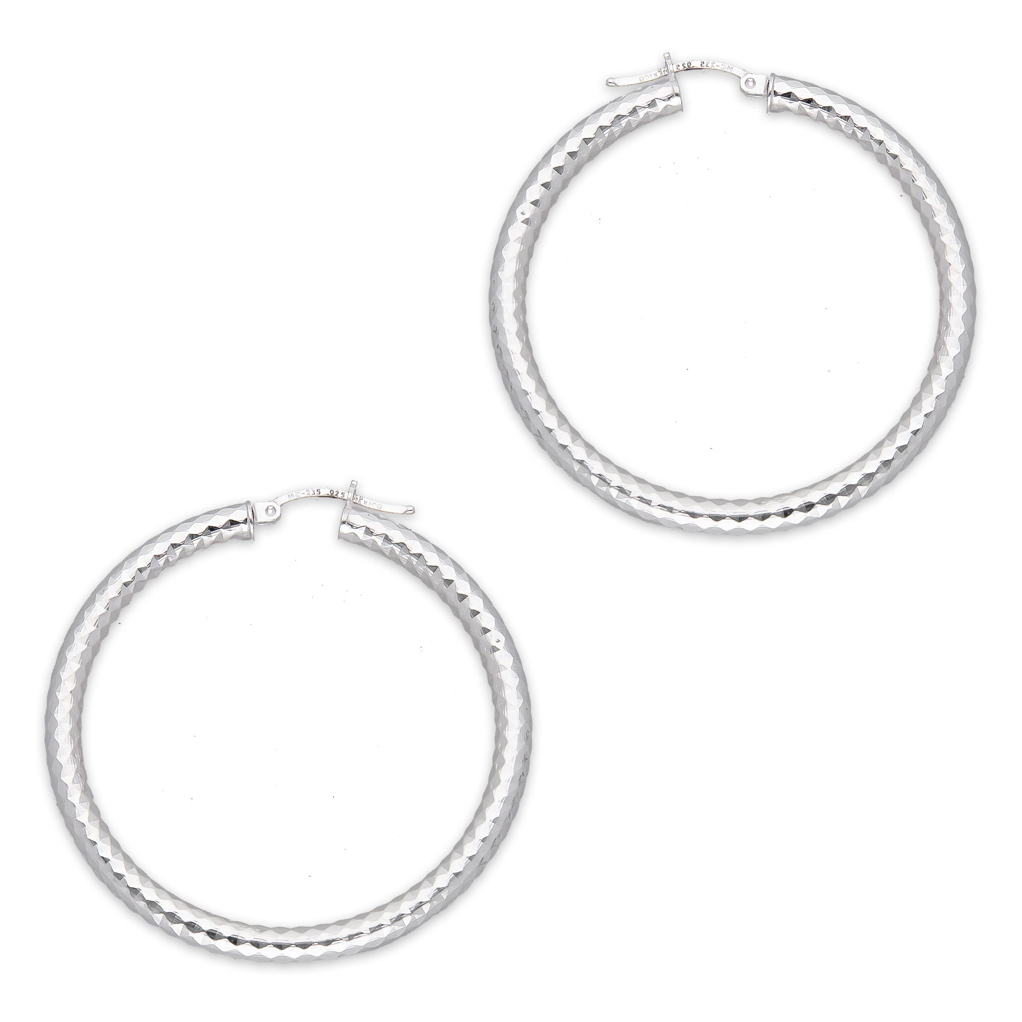 LPADI035 Arracada Diamantada Tubo Grueso Redondo Panal 5 mm 4.7 cm de Diámetro en Plata .925 2948047525