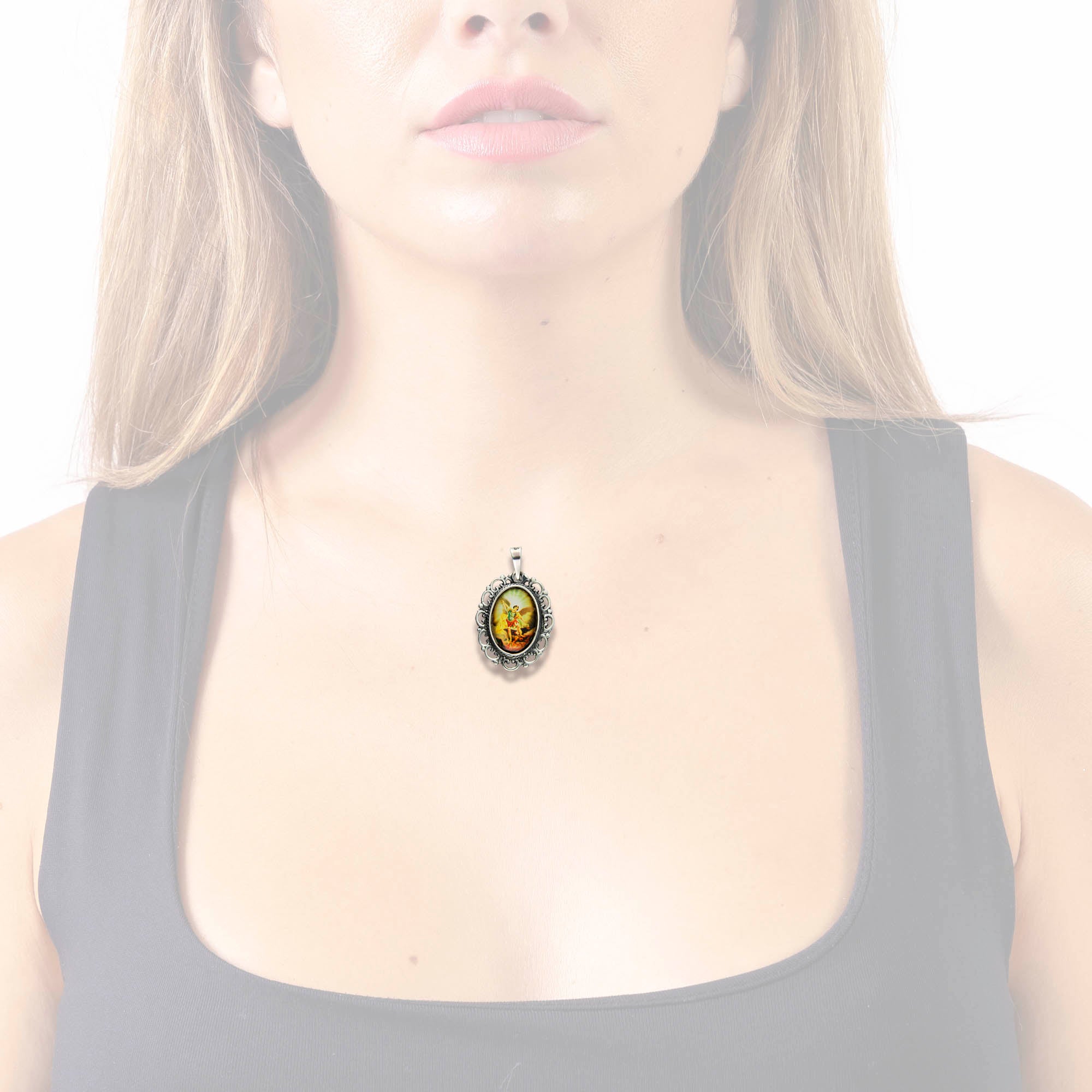 LPDJ210 Dije Vintage Oval Arcángel San Miguel Color En Plata .925 1961205621