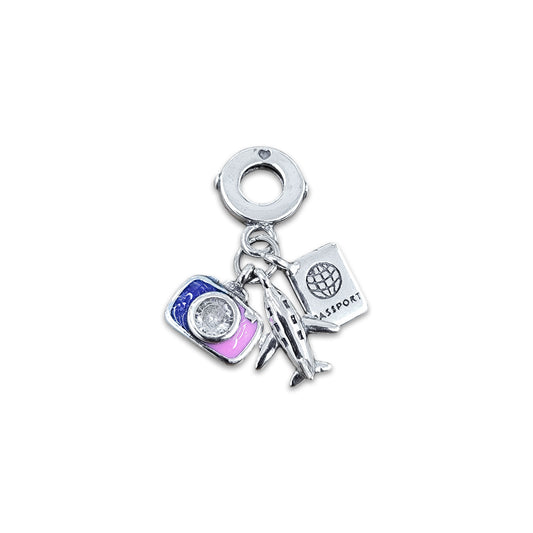 TMPCH013 Dije Charm Pand Camara con Zirconia Avión y Pasaporte en Plata Fina .925